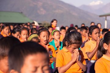 Biddende Nepalese petekindjes