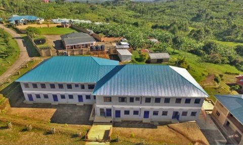 Luchtfoto van de school