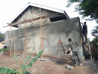 4 bezetten toiletgebouw