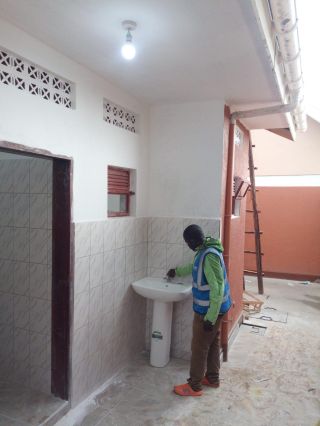 19 sanitaire blok lavabo buiten